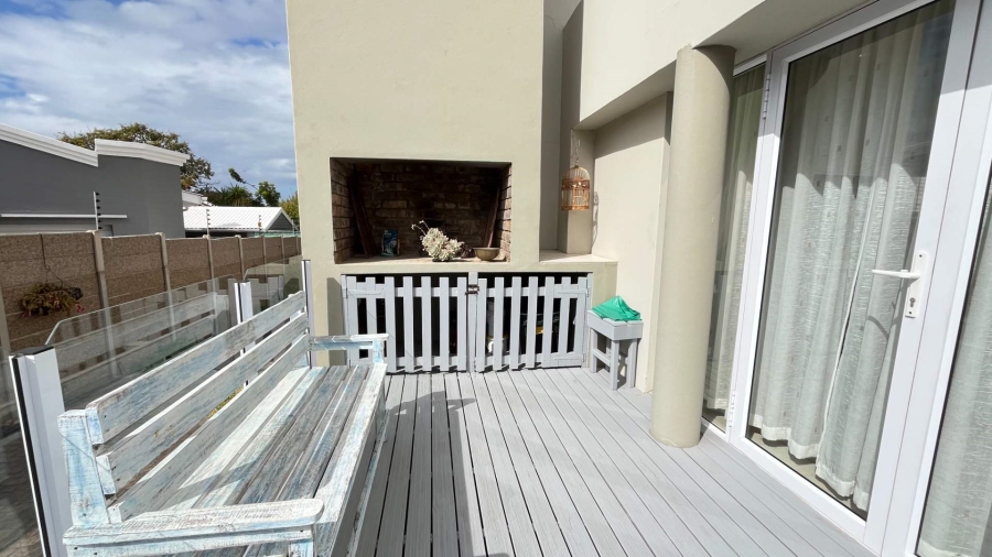 4 Bedroom Property for Sale in Hartenbos Central Western Cape